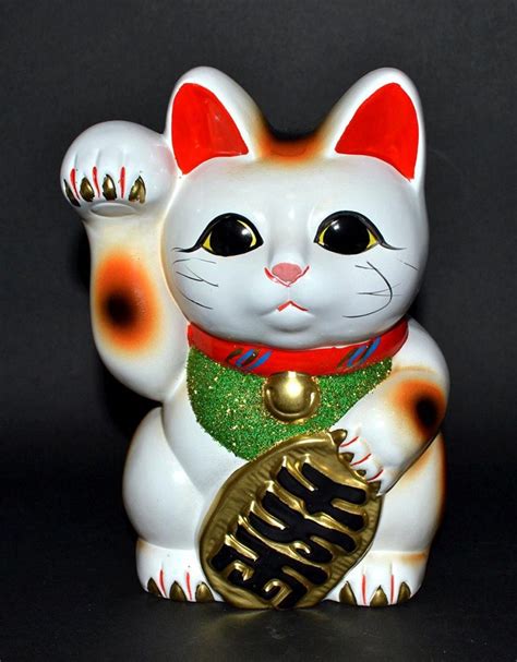 Maneki neko pronunciation  Maneki-Neko Day is mainly celebrated in Japan, but it has begun to gain traction in other parts of the world as well